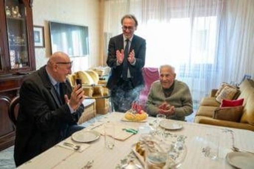 Crosetto e il caffè con il papà di Bonelli: "Ex combattente di 102 anni che ha fatto la storia d'Italia"