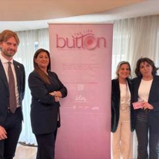 Tumori, l'indagine: &quot;Aderenza alle cure per il cancro al seno sottovalutata dal 50% degli italiani&quot;