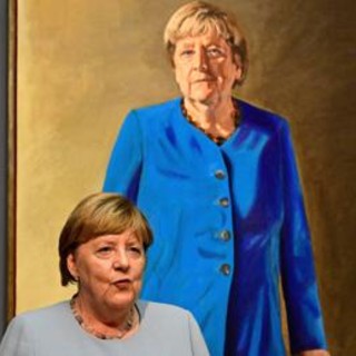 Merkel svela il suo ritratto: "E' strano quando si diventa storia"