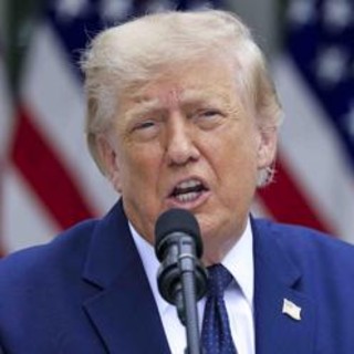Trump al vertice Nato: "L'Italia ci ha voltato le spalle. Meloni mi piace, ma non c'è stata per noi" Trump al vertice Nato: "L'Italia ci ha voltato le spalle. Meloni mi piace, ma non c'è stata per noi"