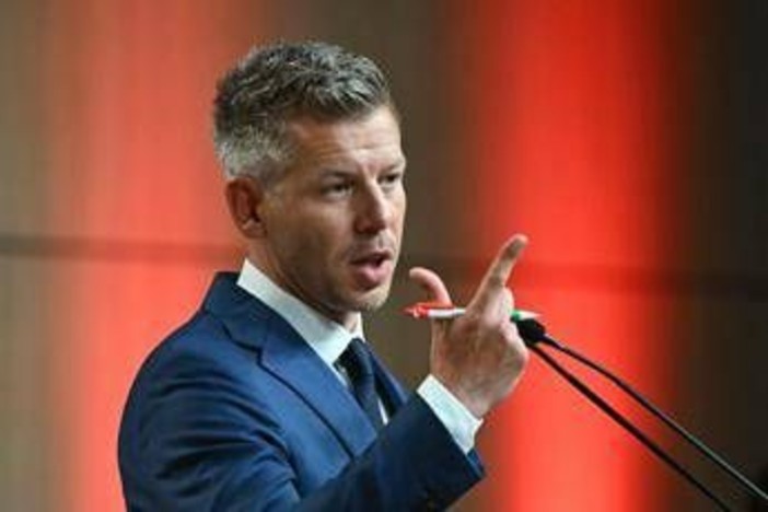 Ungheria, Magyar al lavoro per evitare il ritorno di Orban: "Solo due mandati per il premier" Ungheria, Magyar al lavoro per evitare il ritorno di Orban: "Solo due mandati per il premier"