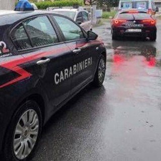 Aggredisce a colpi di martello la moglie e la figlia, arrestato 55enne a Monza: salvate dai vicini di casa Aggredisce a colpi di martello la moglie e la figlia, arrestato 55enne a Monza: salvate dai vicini di casa