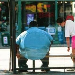 L'obesità sana non esiste, anche con esami perfetti rischio malattia e morte aumenta: lo studio