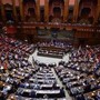 Manovra, 'Natale ad Atreju' e aiuti alle gattare: la lunga notte dei deputati alla Camera