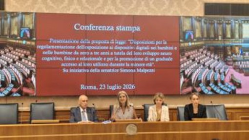 Pediatri: "No a dispositivi digitali sotto i 3 anni", prima proposta di legge