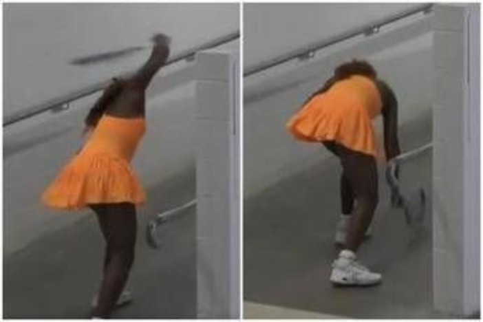 Gauff perde agli Australian Open e... distrugge la racchetta Gauff perde agli Australian Open e... distrugge la racchetta