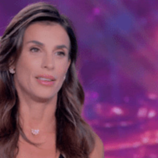 Elisabetta Canalis: "Lasciare l'Italia mi ha portato serenità. L'amore? Sono un'eterna single "