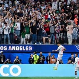Mondiali, Iran segna e Mohebi fa segno della pistola ai tifosi: polemiche a Los Angeles Mondiali, Iran segna e Mohebi fa segno della pistola ai tifosi: polemiche a Los Angeles