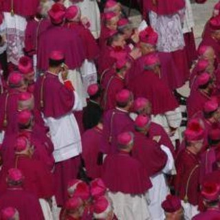 Cei, salta testo finale su donne, coppie gay e trasparenza: Assemblea generale rinviata
