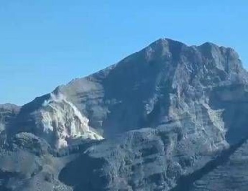 Frana sulle Tofane, escursionista salvata da eliambulanza