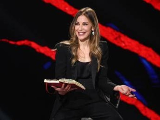 Belve, stasera l'ultima puntata: Fagnani intervista tre ospiti e Maria De Filippi