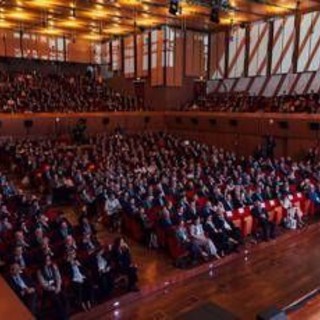 Economia, Fontana: "Lombardia motore del Paese, da consulenti finanziari contributo importante"