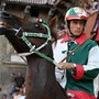 Aquila vince il Palio di Siena, Tittia fa 12: chi è il fantino dei record