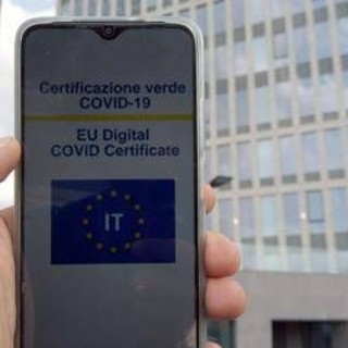 Covid, Consulta: "Infondate questioni legittimità obbligo vaccino e Green pass"