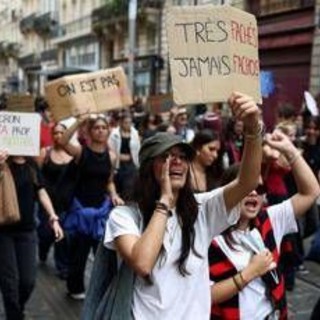 Proteste nei licei in Francia, il prof: "Le occupazioni contro i tagli all'educazione"