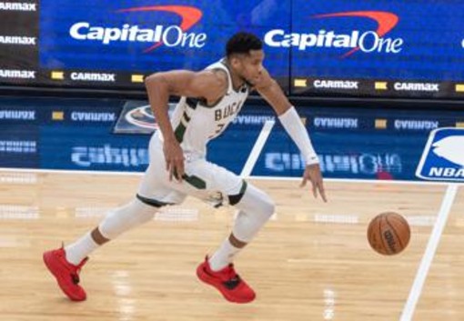 Nba, mercato si accende: Antetokoumpo lascia Milwaukee e va a Miami