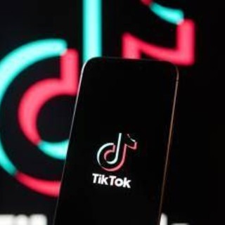 Disordini e proteste, TikTok condanna le violenze: attivata una 'task force' e rimossi video e account Disordini e proteste, TikTok condanna le violenze: attivata una 'task force' e rimossi video e account