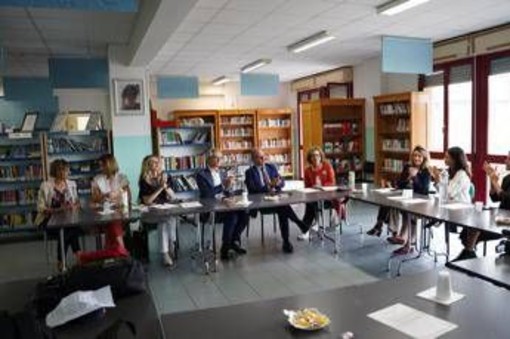 Save the Children e UniCredit per rafforzare la partecipazione degli studenti e prevenire la dispersione Save the Children e UniCredit per rafforzare la partecipazione degli studenti e prevenire la dispersione