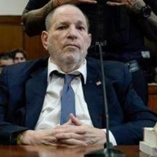 Harvey Weinstein condannato a 15 anni di carcere per violenza sessuale Harvey Weinstein condannato a 15 anni di carcere per violenza sessuale