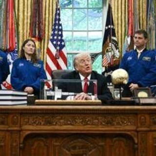 Usa-Iran, Trump: "Avanti tutta con blocco navale". Teheran: "Vuole strangolarci"