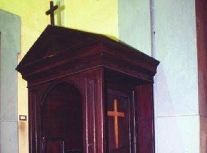 Allarme esorcisti: "Dalle feci al sesso in chiesa, non c'è più limite al sacrilegio" Allarme esorcisti: "Dalle feci al sesso in chiesa, non c'è più limite al sacrilegio"
