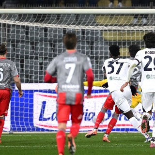 La Cremonese scappa, il Cagliari non si arrende: 2-2 allo Zini