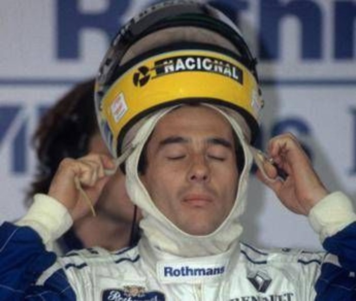 Ayrton Senna, dopo 32 anni spunta un nuovo frammento della sua Williams Ayrton Senna, dopo 32 anni spunta un nuovo frammento della sua Williams