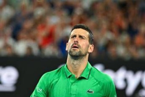 Djokovic si prende un warning e litiga con l'arbitro: "Stavo cercando il mio cappello" Djokovic si prende un warning e litiga con l'arbitro: "Stavo cercando il mio cappello"
