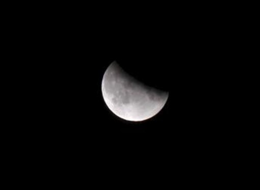 Eclissi di Luna, dalle ipotesi transilvaniche alle micro‑maree: i fake degli effetti sul corpo