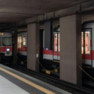 Ragazza sfregiata con il coltello in metro a Milano, Saidi resta in carcere