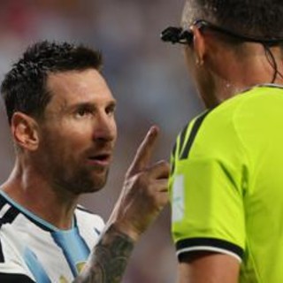Argentina, Messi litiga con l'arbitro: "Non mancarmi di rispetto" Argentina, Messi litiga con l'arbitro: "Non mancarmi di rispetto"