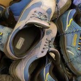 Poste, da scarpe portalettere a pavimenti antitrauma per bambini, 'scarpa vecchia fa buon gioco' diventa realtà