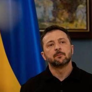 Ucraina, Zelensky a Parigi da Macron. Negoziati Miami incentrati su definizione confine