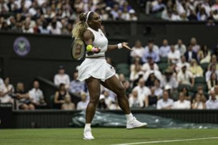 Serena Williams subito k.o. a Wimbledon, Joint vince in 3 set Serena Williams subito k.o. a Wimbledon, Joint vince in 3 set