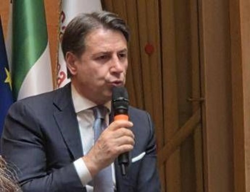 Ucraina, Conte: "Armi a Kiev provocano escalation militare" Ucraina, Conte: "Armi a Kiev provocano escalation militare"