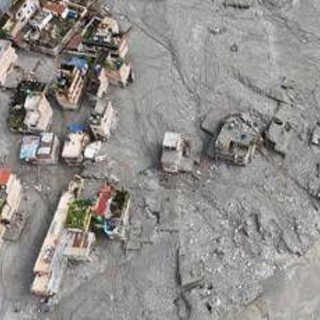 Alluvione in Nepal e Tibet, i morti sono più di 1.100 Alluvione in Nepal e Tibet, i morti sono più di 1.100