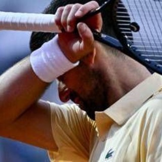 Djokovic 'nervoso' agli Internazionali: il gesto... verso il cielo