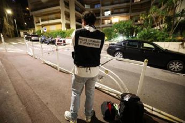 Attentato nel Principato di Monaco, tre feriti nell'esplosione: è caccia all'uomo Attentato nel Principato di Monaco, tre feriti nell'esplosione: è caccia all'uomo