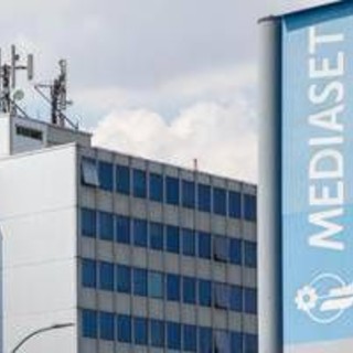 Mediaset dopo il video di Corona: "Libertà di espressione non è libertà di diffamazione"