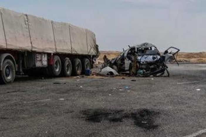 Egitto, tragico scontro tra minibus e camion al Cairo: 10 morti e 24 feriti Egitto, tragico scontro tra minibus e camion al Cairo: 10 morti e 24 feriti