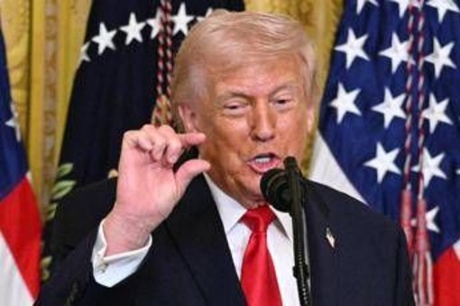 Iran, Trump manda i Marines: "Le petroliere superino Hormuz". Italia smentisce dialogo con Teheran Iran, Trump manda i Marines: "Le petroliere superino Hormuz". Italia smentisce dialogo con Teheran