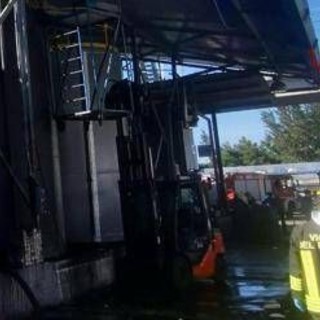 Esplosione in azienda a Marcianise, morti tre operai Esplosione in azienda a Marcianise, morti tre operai