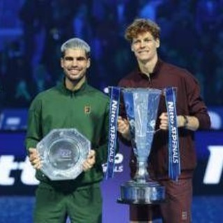 Sinner e l'abbraccio con Alcaraz a Miami: i complimenti di Carlos per il trionfo a Indian Wells