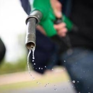 Carburanti, prezzo benzina ancora in salita: self a 1,937 euro al litro