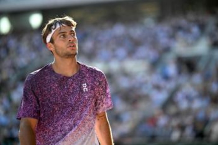 Wimbledon, Cobolli litiga con il suo angolo. Poi la partita viene sospesa Wimbledon, Cobolli litiga con il suo angolo. Poi la partita viene sospesa