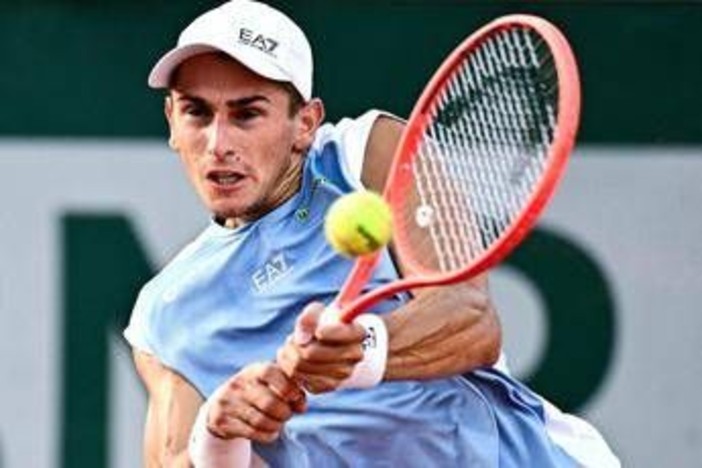 Roland Garros, impresa Arnaldi: batte Tsitsipas e vola al terzo turno Roland Garros, impresa Arnaldi: batte Tsitsipas e vola al terzo turno