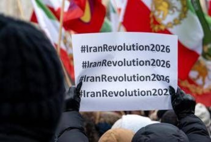 Iran, pugno di ferro contro i manifestanti: "Nessuna clemenza" Iran, pugno di ferro contro i manifestanti: "Nessuna clemenza"
