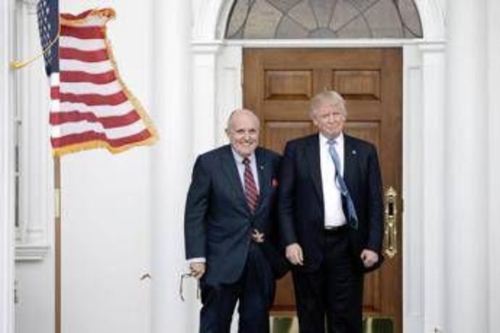 Trump, la Nato dice no a piano per Hormuz? Rudy Giuliani: "Arrabbiato con l'Italia"