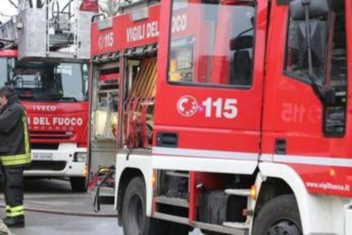 La nonna muore, bimba di pochi mesi piange per ore: salvata dai vigili del fuoco
