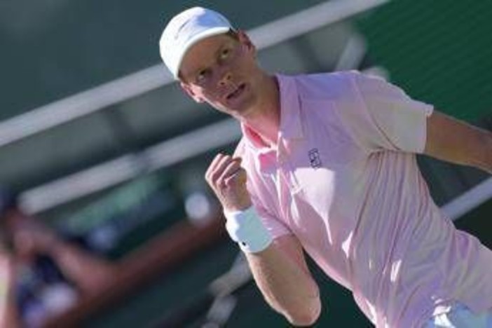 Sinner, buona la prima a Miami: batte Dzumhur e vola al terzo turno Sinner, buona la prima a Miami: batte Dzumhur e vola al terzo turno